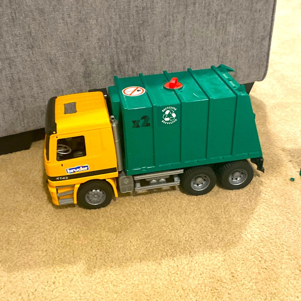 Toy truck